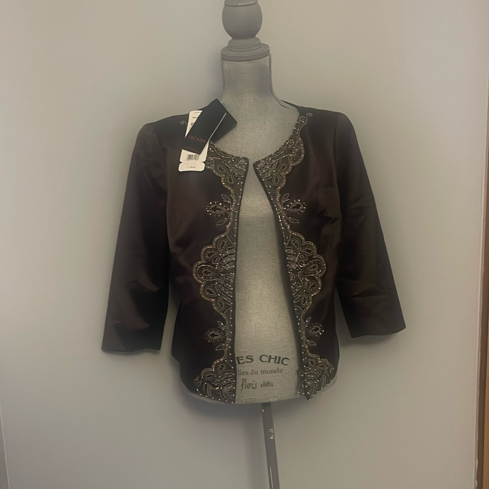 Size 40 Escada new with tags Kurzjacke jacket short
